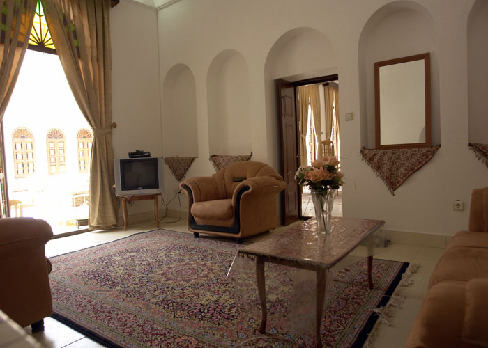 آپارتمان یک خوابه هتل سنتی ادیب الممالک یزد
